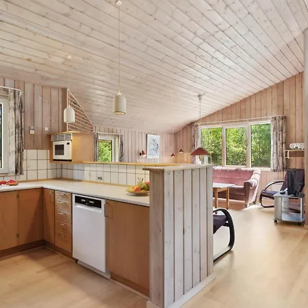3 Bedroom Awesome In Casa vacanze Højslev