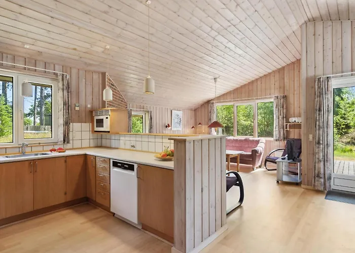 3 Bedroom Awesome In Дом отдыха Hojslev